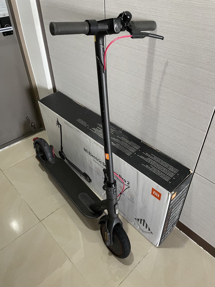 Продам электросамокат Xiaomi Electric Scooter PRO 2