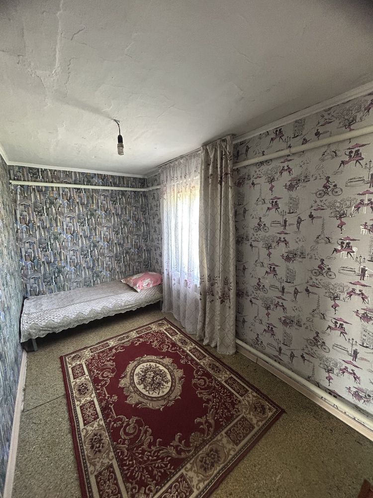 Үй сатылады.