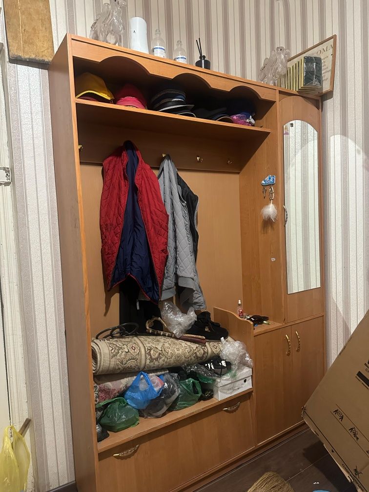 Продаётся прихожая