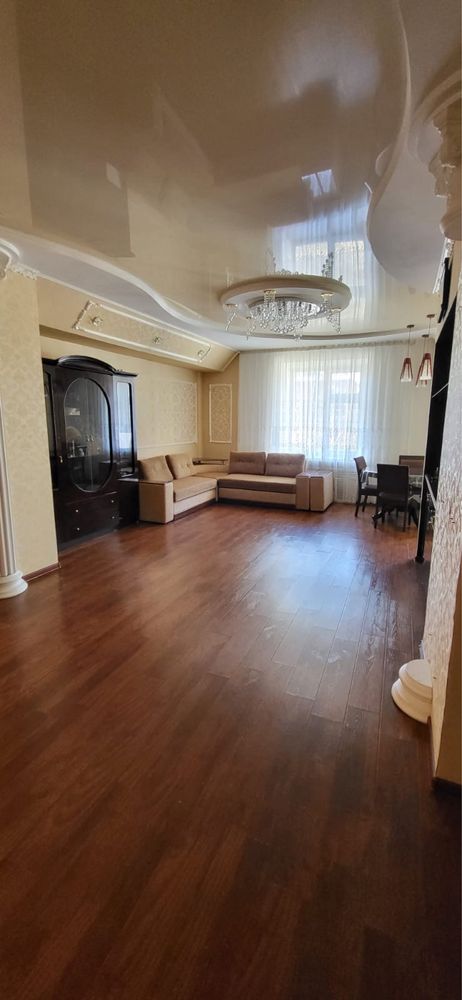 Продам 3 х комнатную сталинку