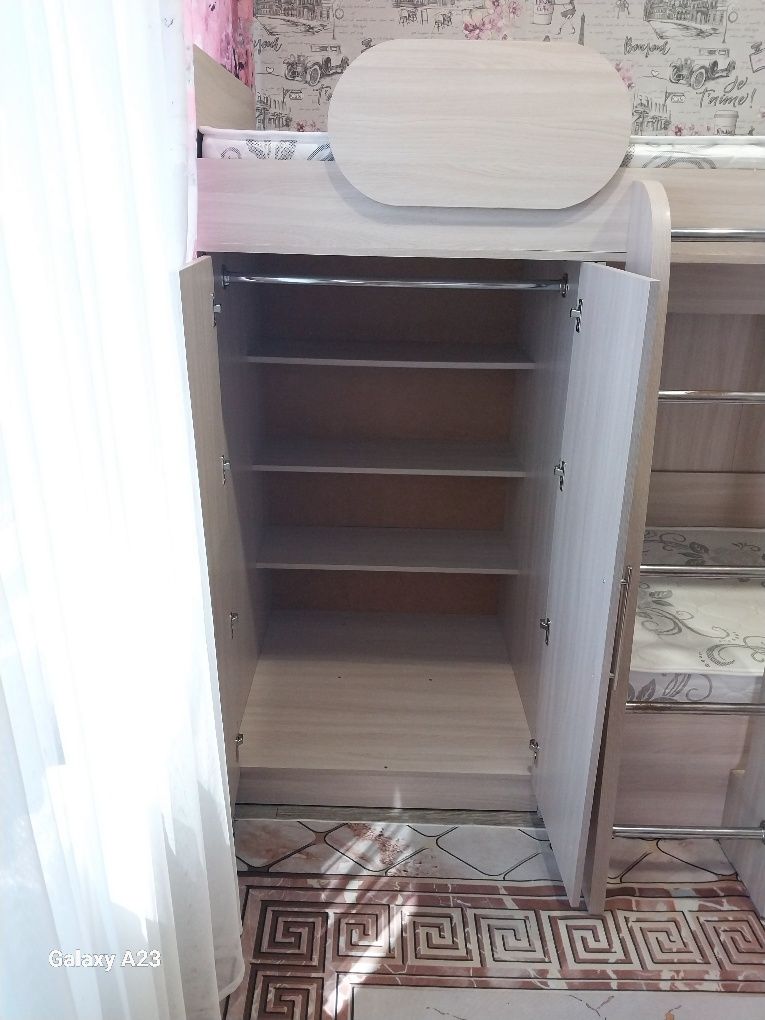 Двухъярусная кровать