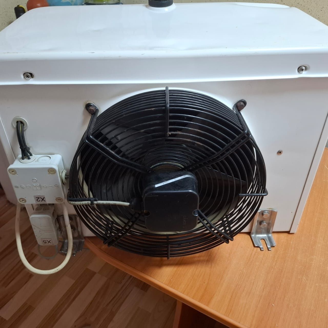 Продам плюсовую холодильную установку. Стояла на камере 25куб. м.