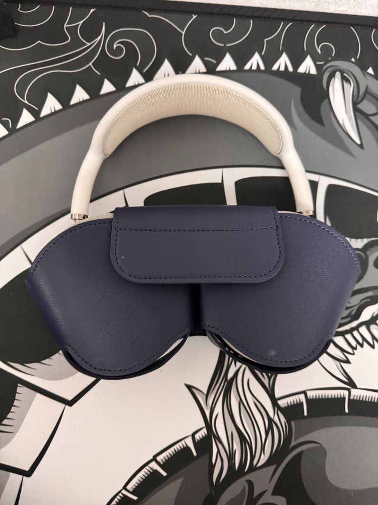 AirPods Max серебристого цвета