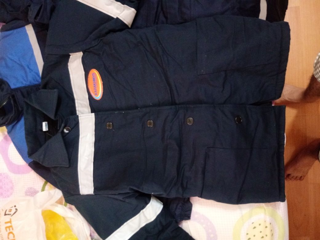 Продам зимнюю спец. одежду, новые резиновые сапаги. 40-41размер