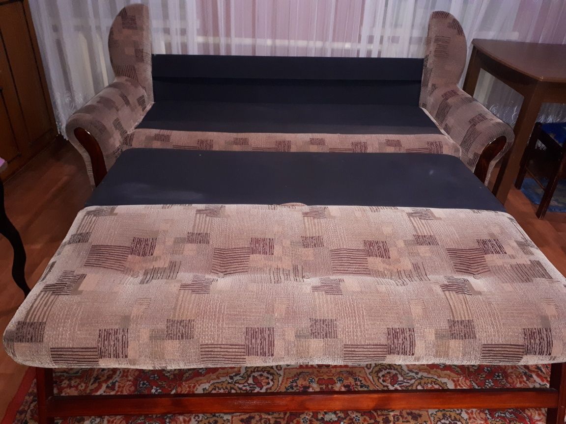 Продам мягкий уголок. Диван и 2 кресла.