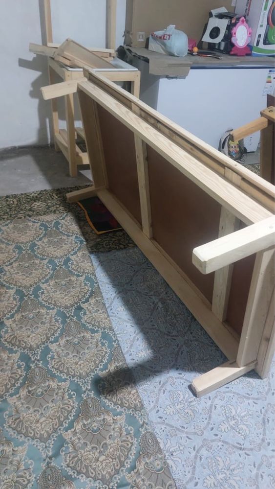 Агаштан жасалган жер стол