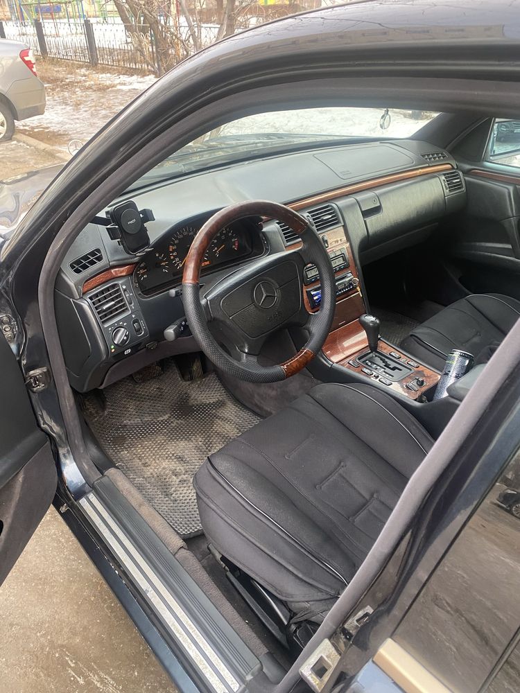 Мерседес 210 е320