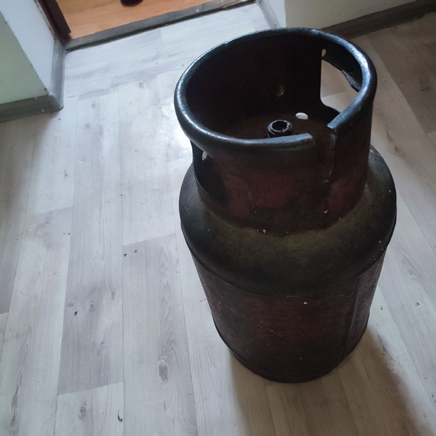 Продам красный баллон