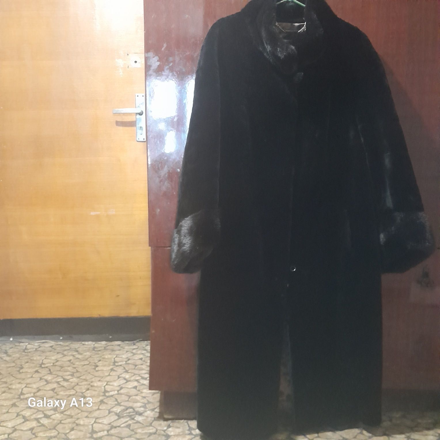 Продам шубу тёплую натуральную 54 размера