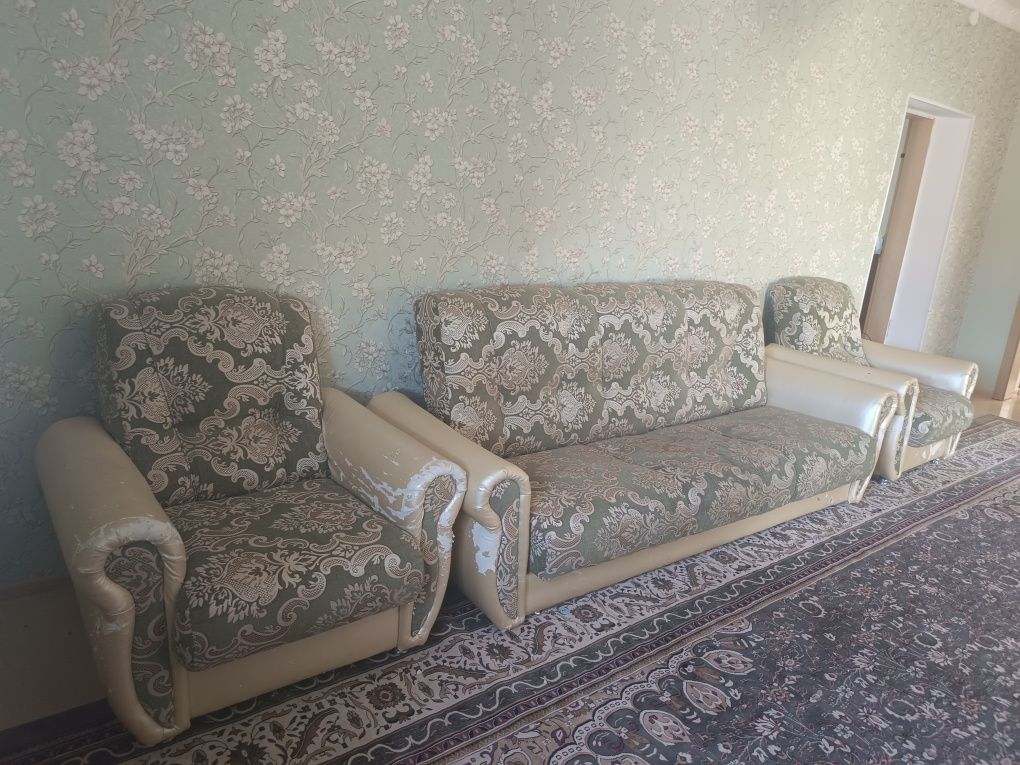 Продается диван с креслами