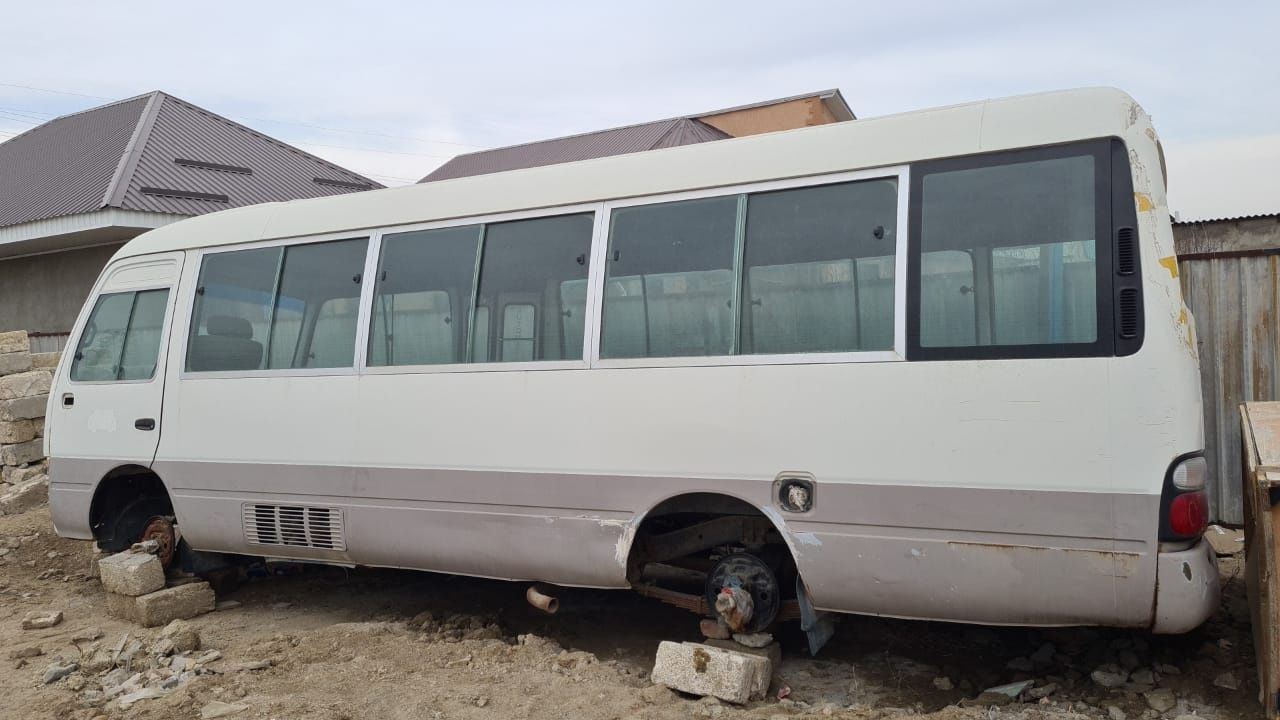 Автобус Тойота коастер