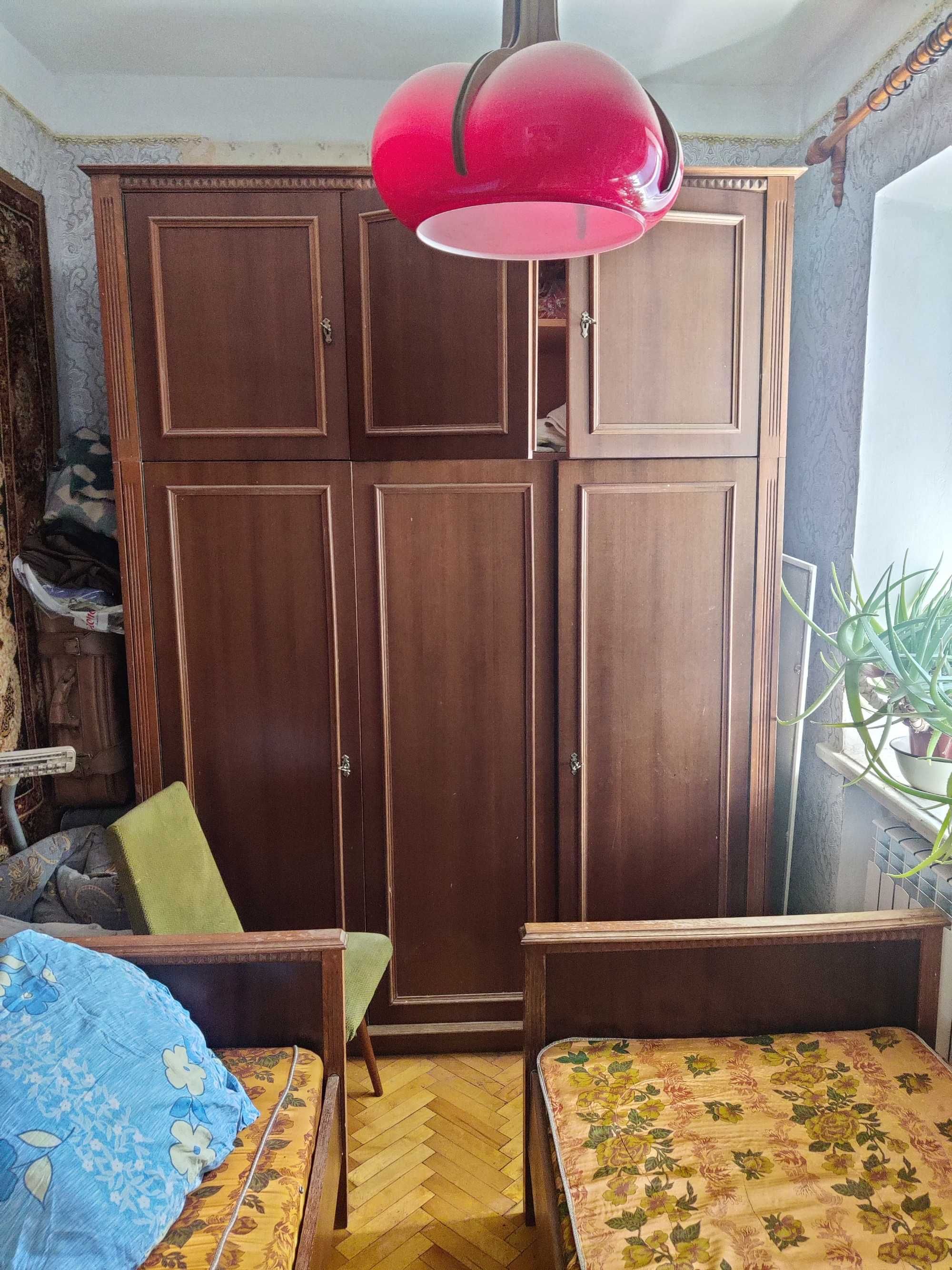 Продам стенку, плательные шкафы, кровати, мягкую мебель