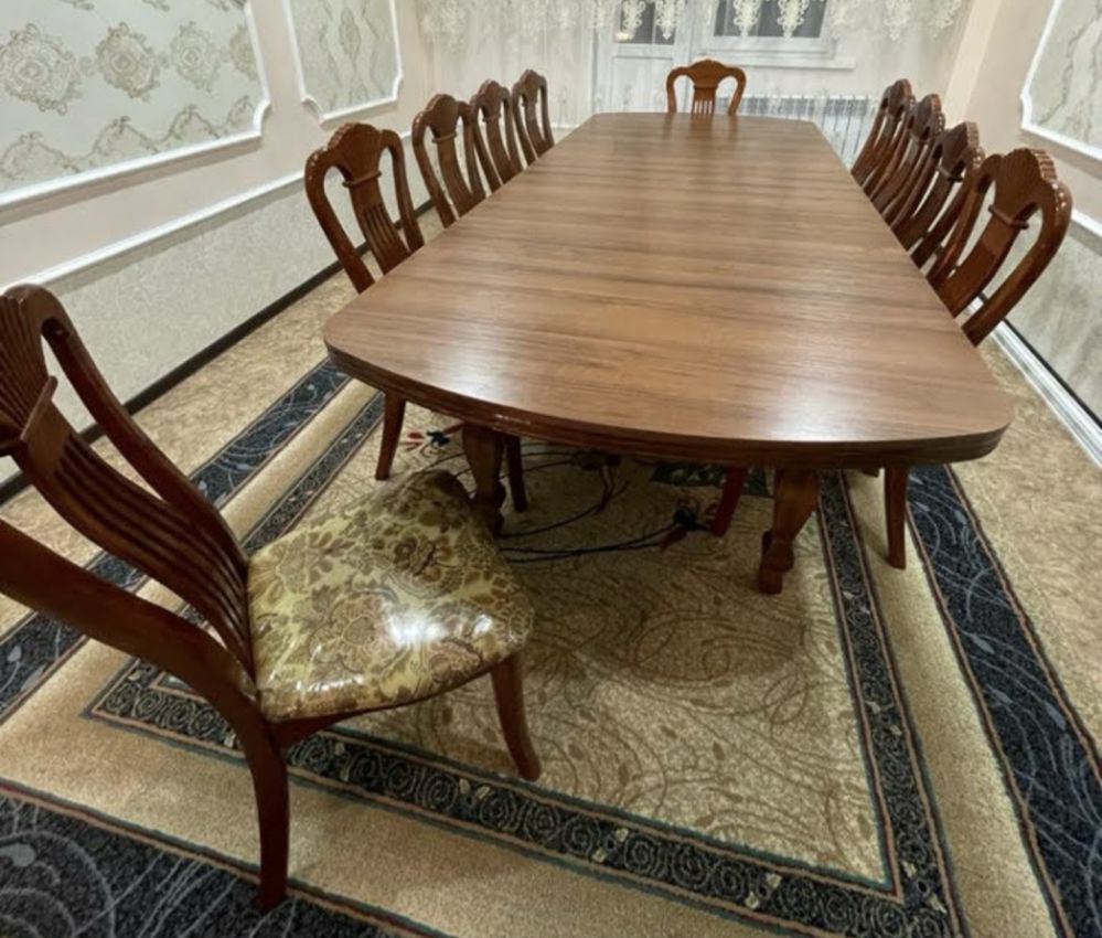 Продам стол без стульев