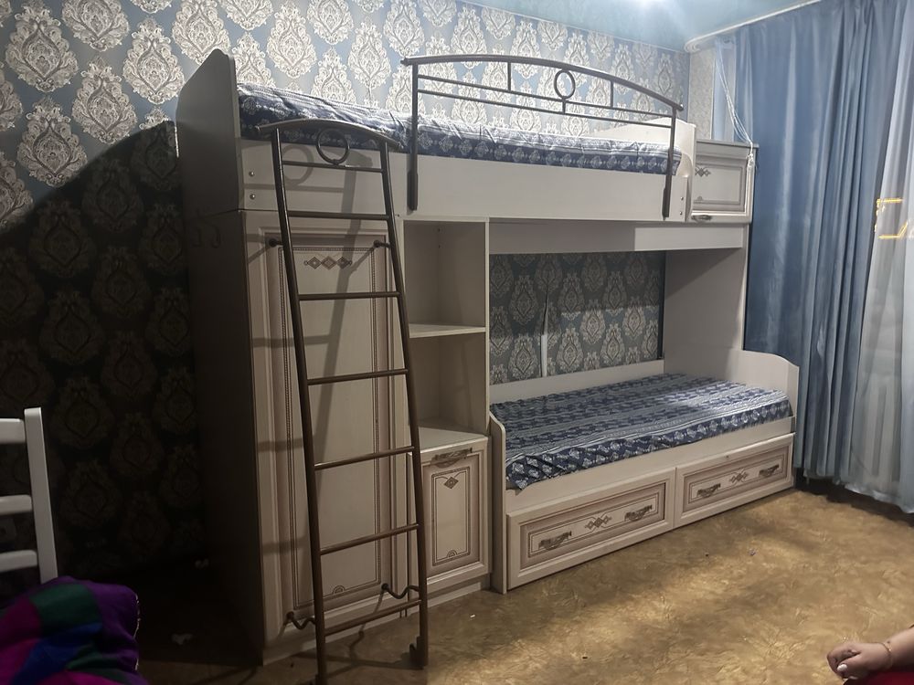 Продам кровать двухьярусную