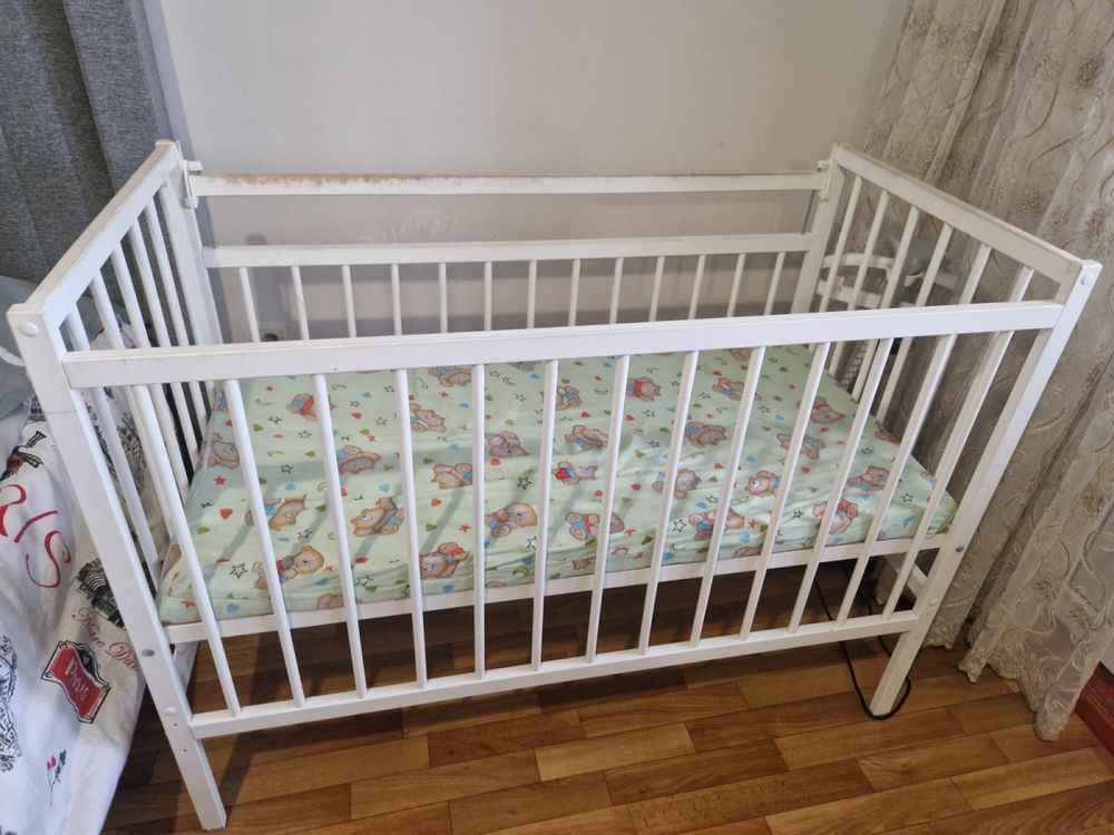 Коляска и манеж с матрасом.