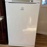 Продам морозильник Indesit SFR 100