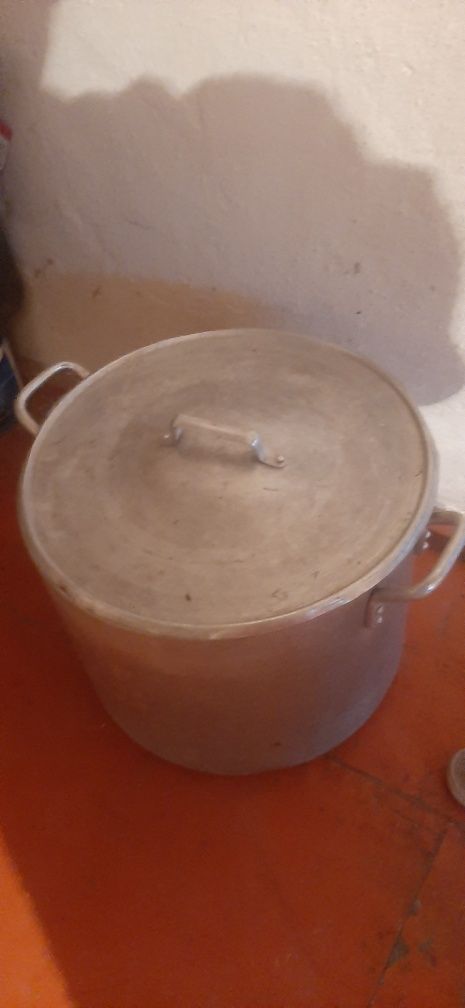 Алюминевый бачок с крышкой
