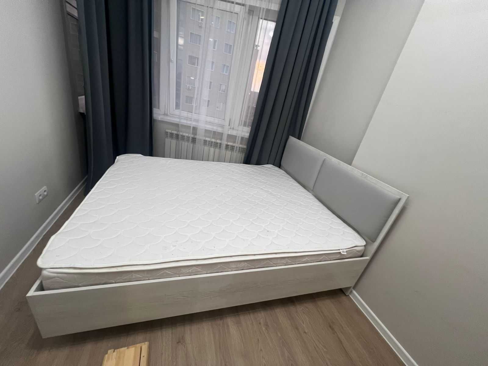 Двуспальная кровать 160х200, б/у.