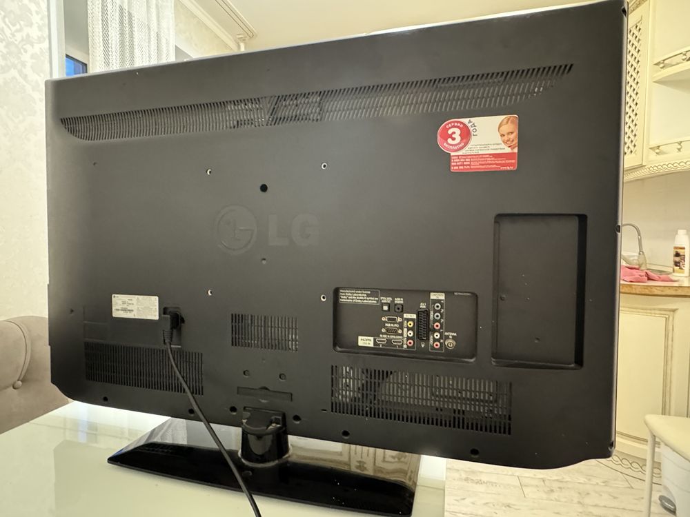 Продам телевизор LG 42 диагональ 107 см