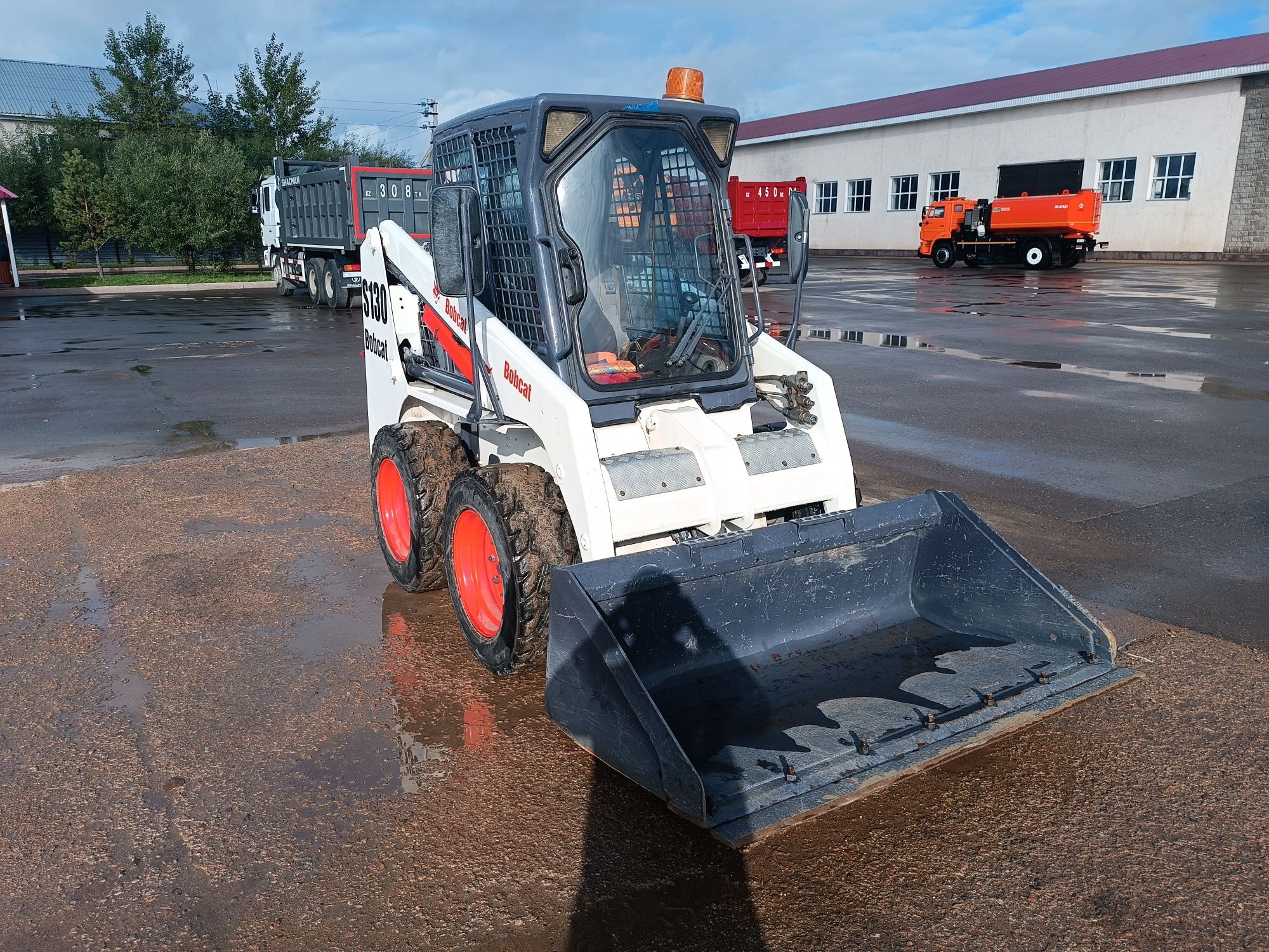 Продается мини погрузчик боб кат S130