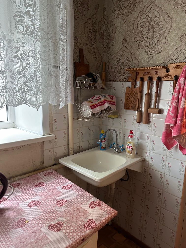 Продам квартиру на 1м этаже, Михайл. 1/2, 2 комн,  зем уч. 8 сото