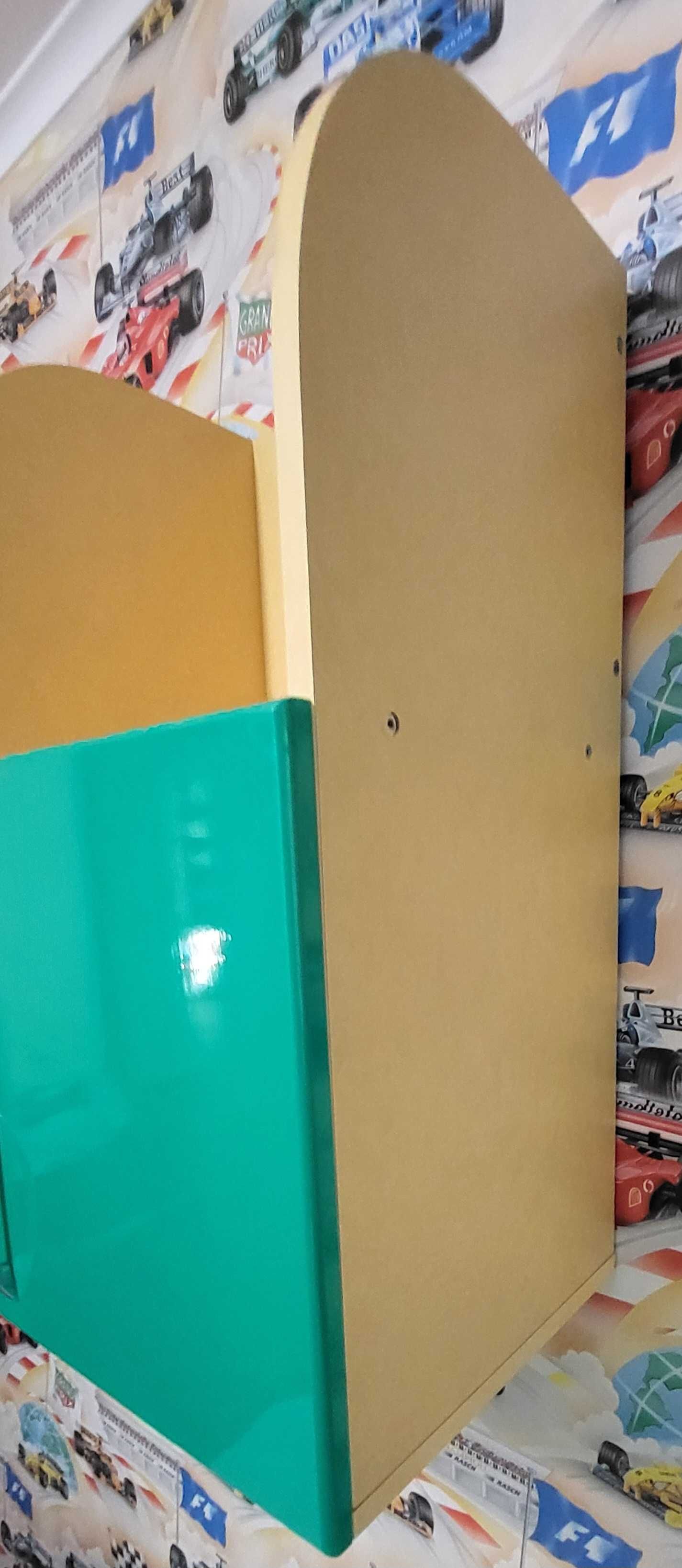 Продам книжную полку навесную