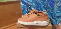 Продам Конверсы, новые, 43-44р, кожа, Hudson