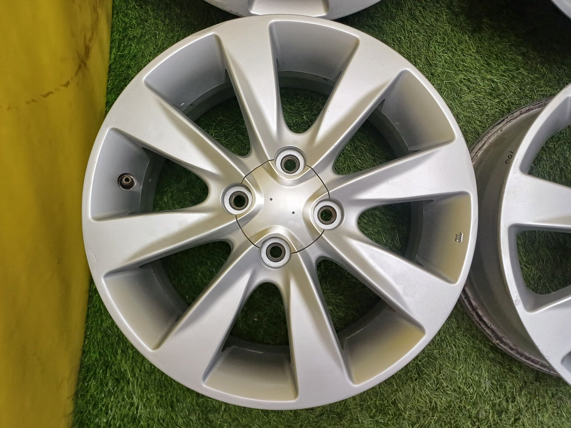Диски R15 4×100 на Hyundai  и другие.