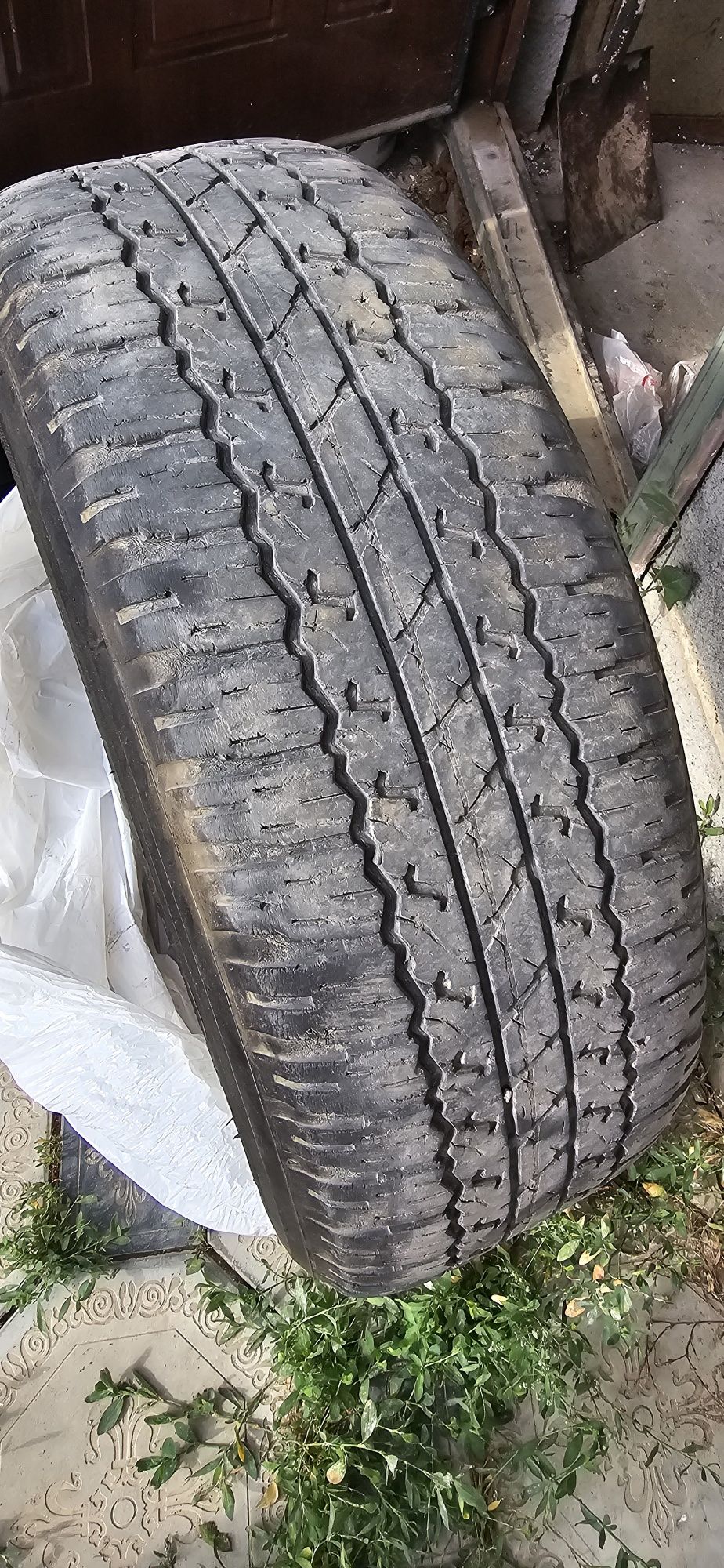 Шины Bridgestone летние 265/65/17 в комплекте