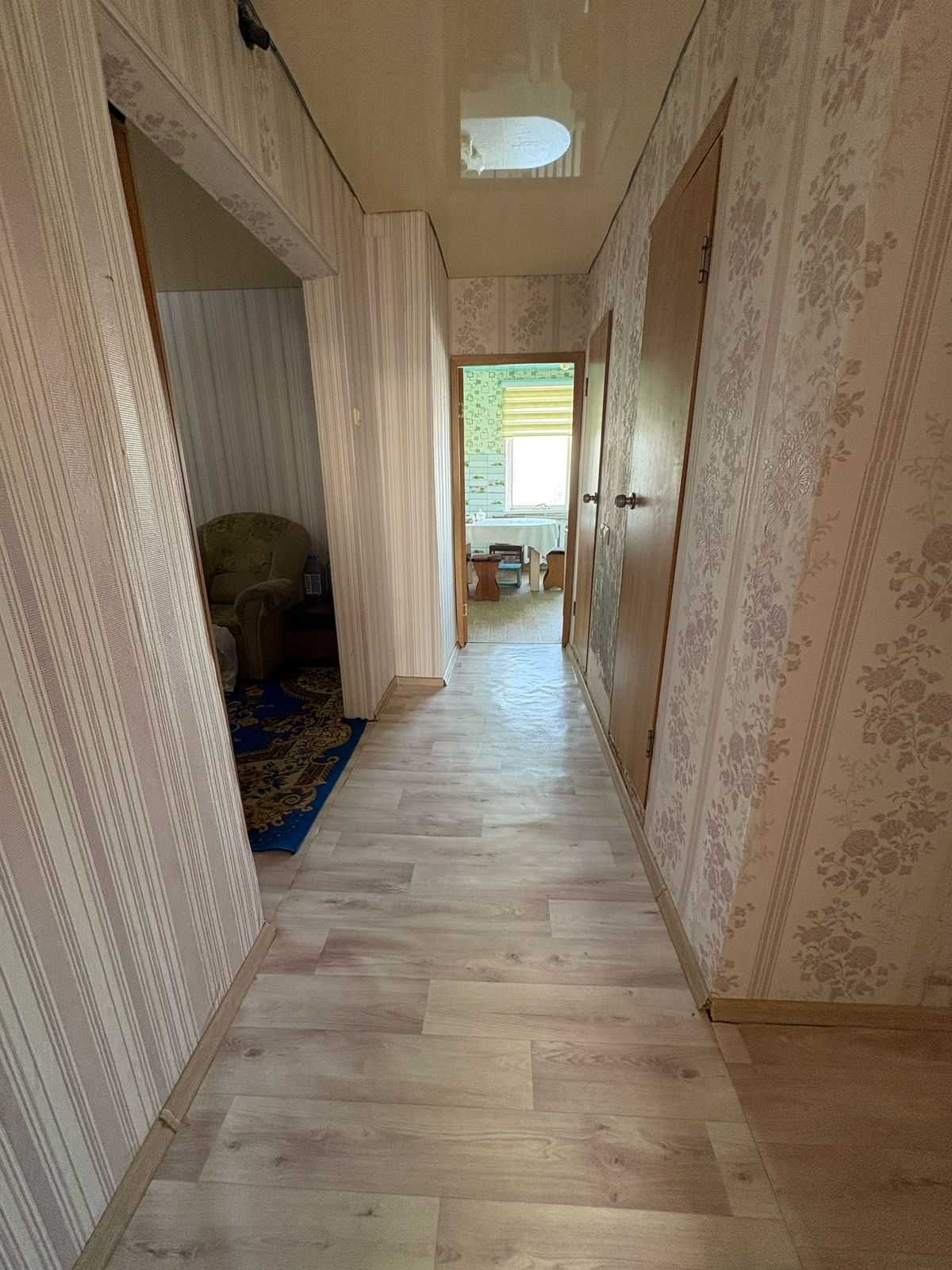 Продаю 6х комнатную квартиру на 9 мкр   в Панельном доме 5/9 эт