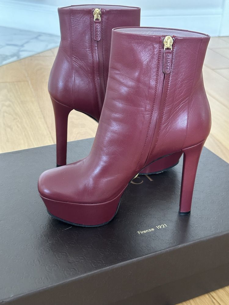 Продаются модные Женские кожаные сапоги “Gucci”.