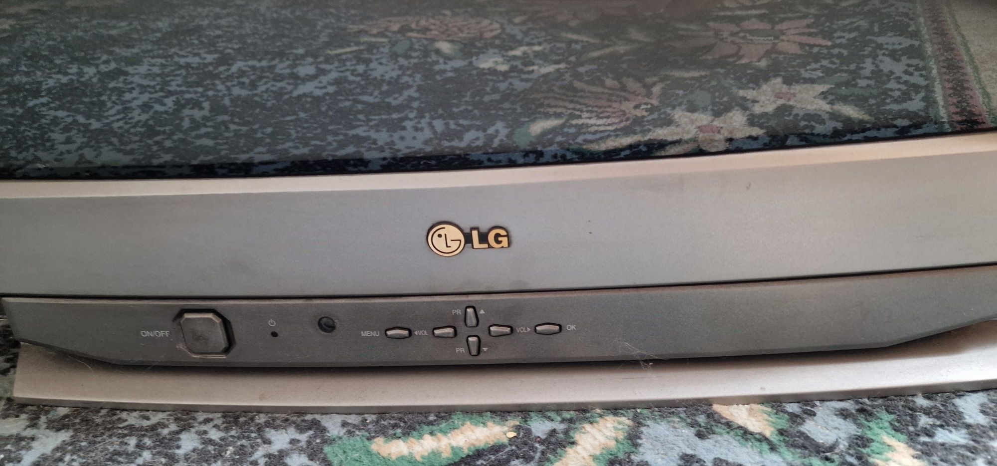 Телевизор LG в рабочем состоянии