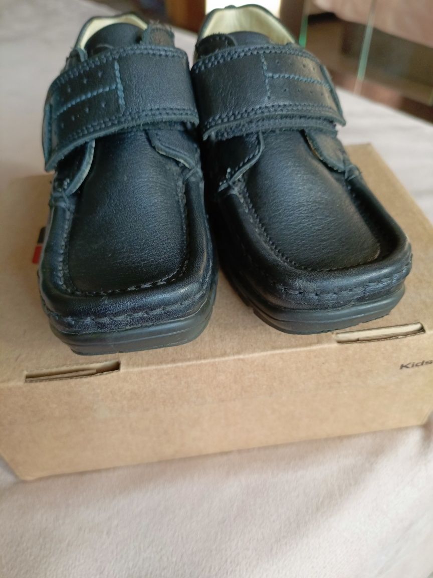 Продам детские ботинки