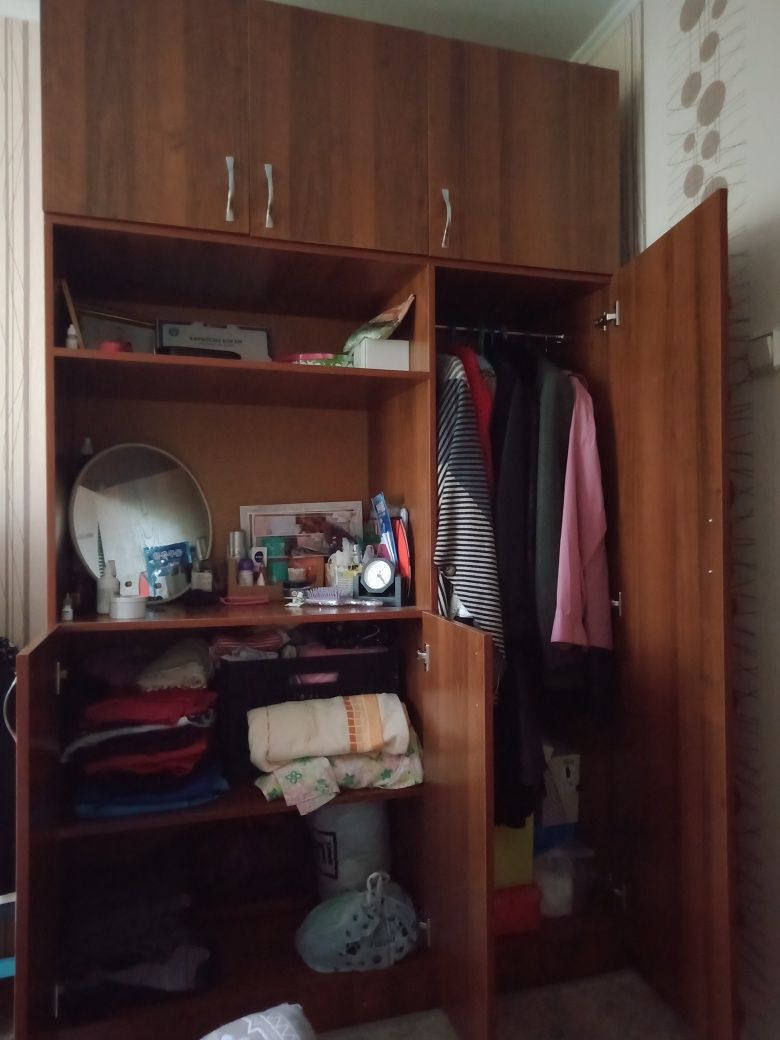 Продам тумбочку и шкаф срочно!