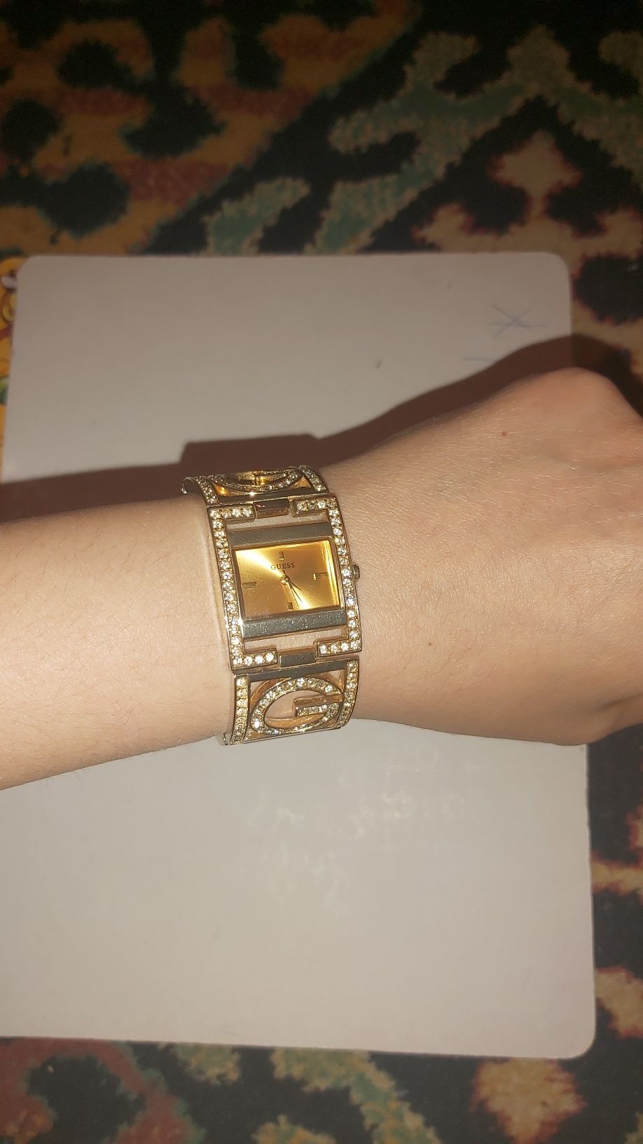 Продам женские часы оригинал Guess