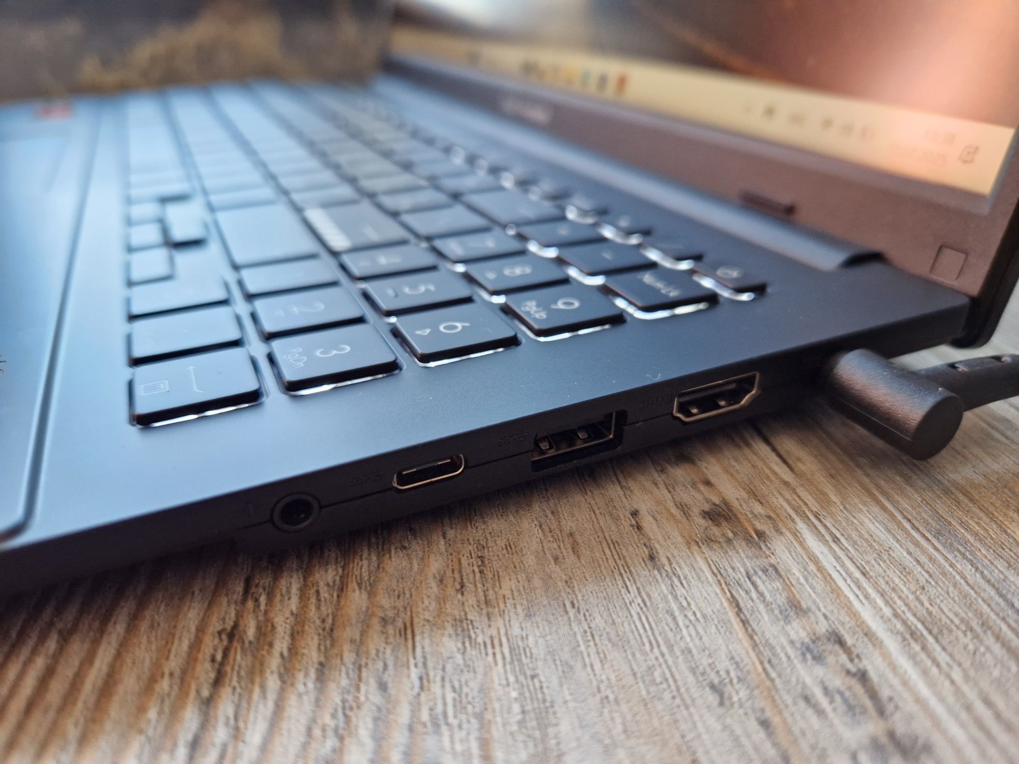 Мошный ноут в коробке Asus Vivobook  GO 15 Model:E1504f