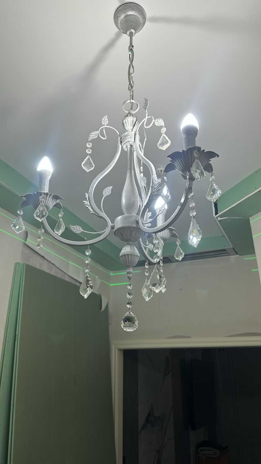 Продам красивую люстру б/у