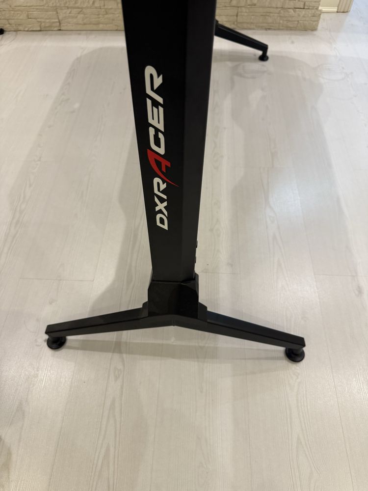 Стол для игрового компьютера DXRACER