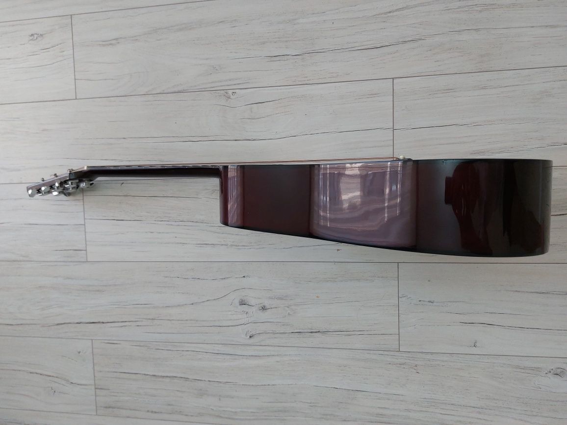 Продам акустическую гитару Fender