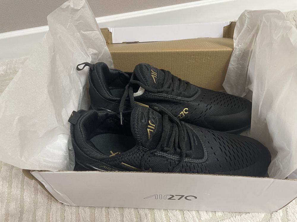 Продам кроссовки Nike 270