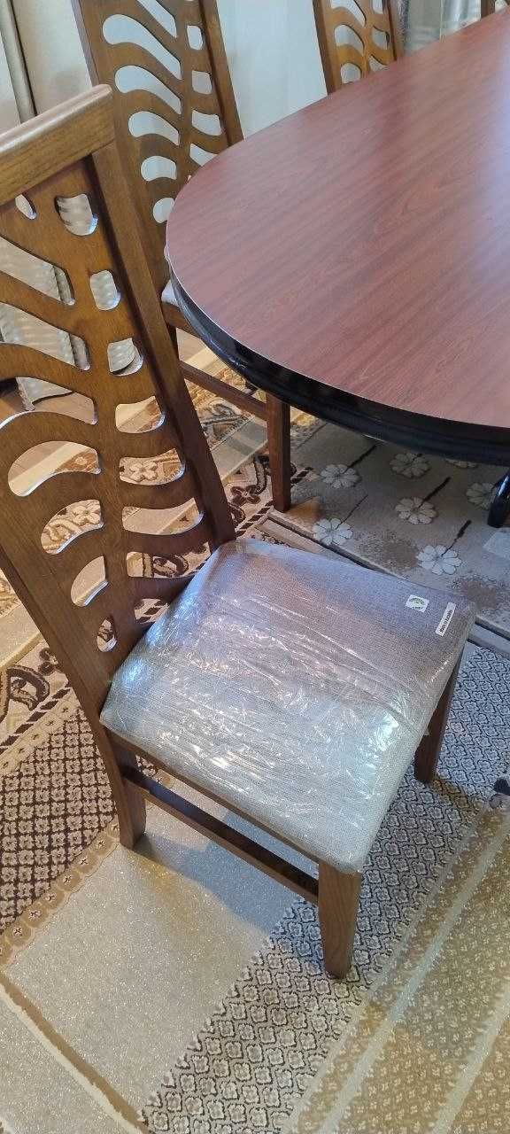 Продам большой стол и стулья