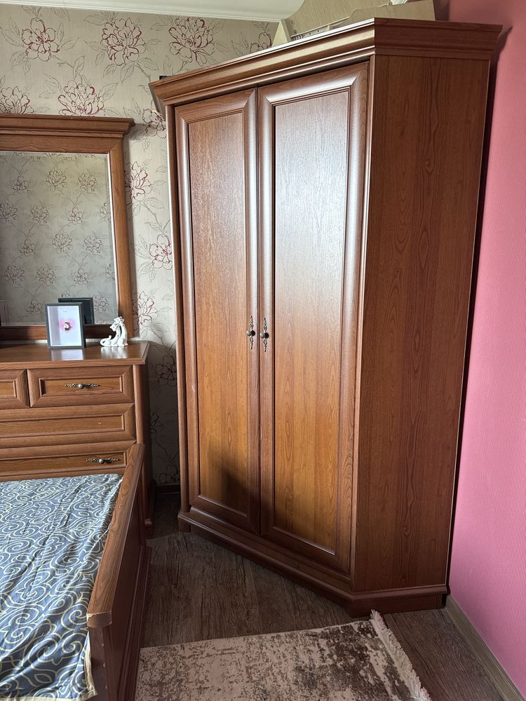 Продам спальный гарнитур