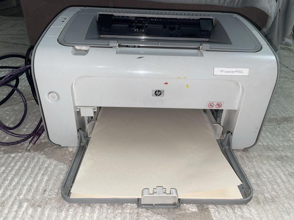 Продам принтер HP LaserJet P1102 в хорошем состоянии.