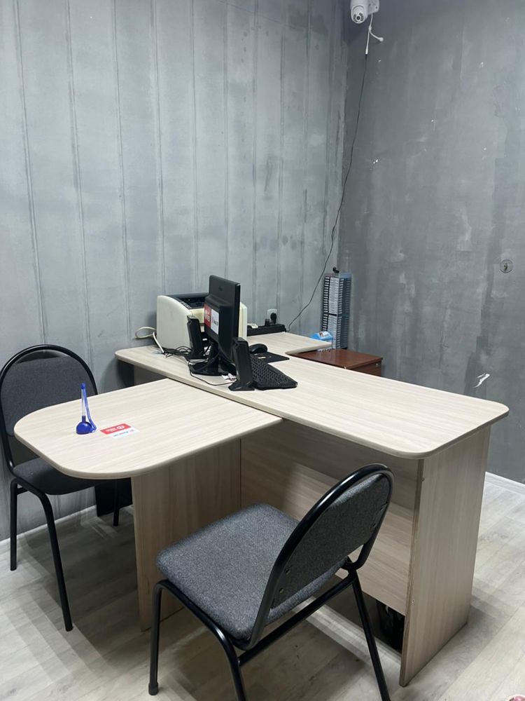 Продам стол офисный большой