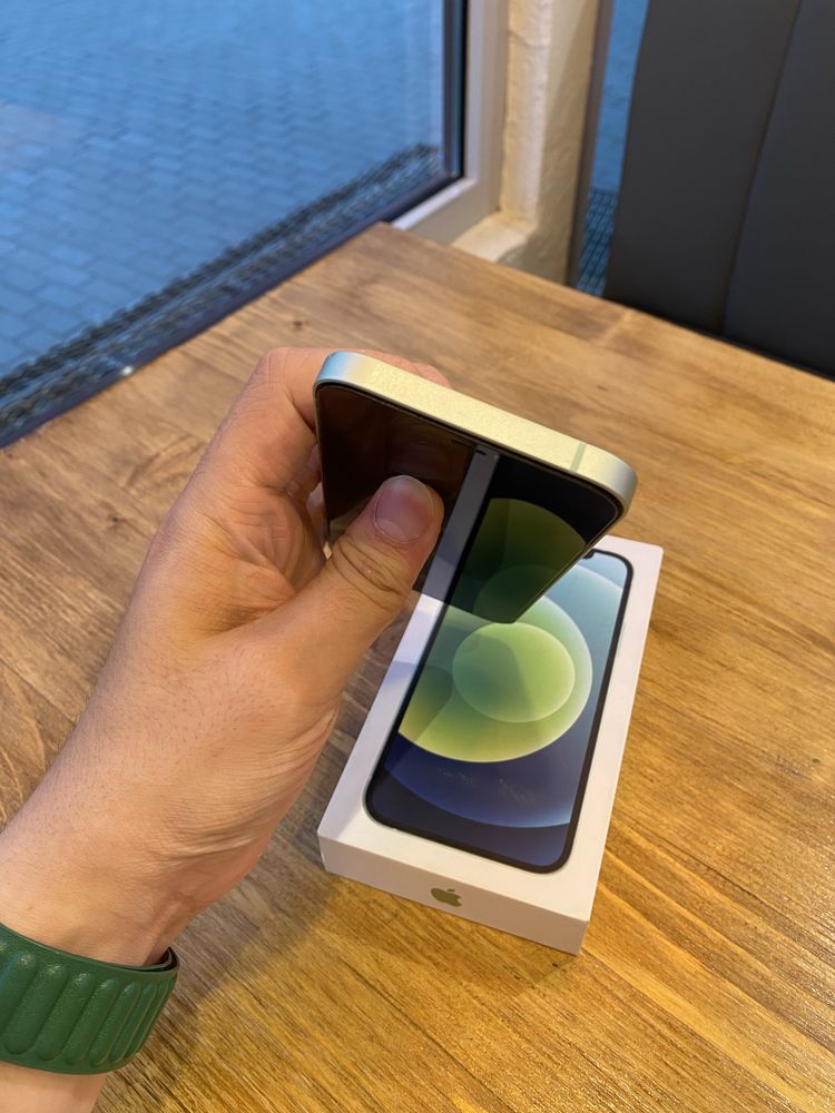 Продам iPhone 12