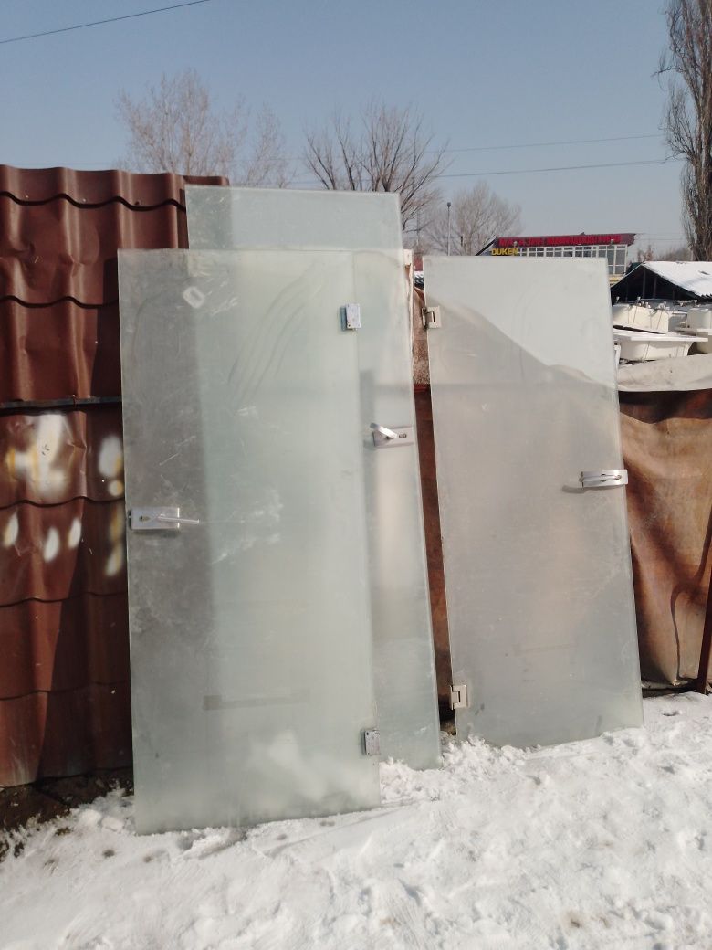 Улица Азаттык дом51 Продам межкомнатные , стеклянные двери