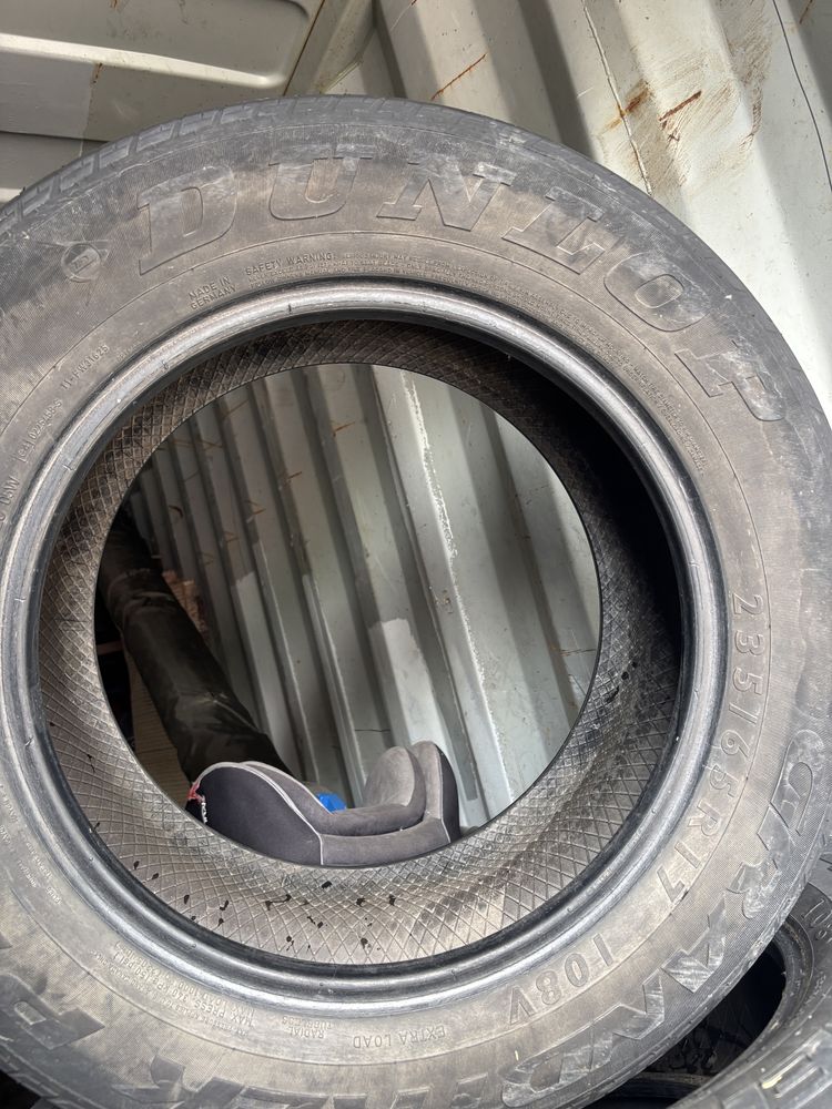 Продам резину 235/65 R17