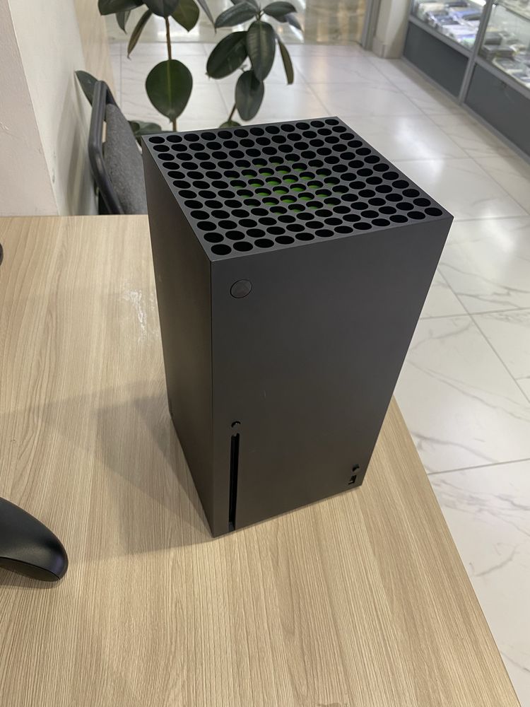 X box series X 1TB 1 джойстик