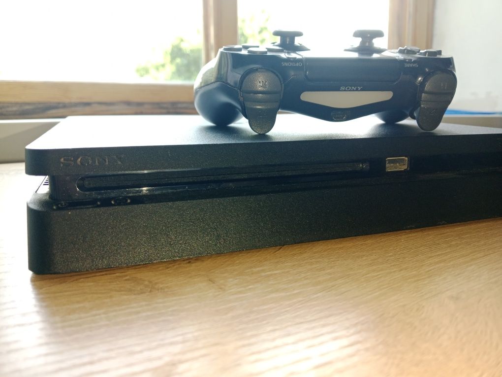 Playstation 4 slim