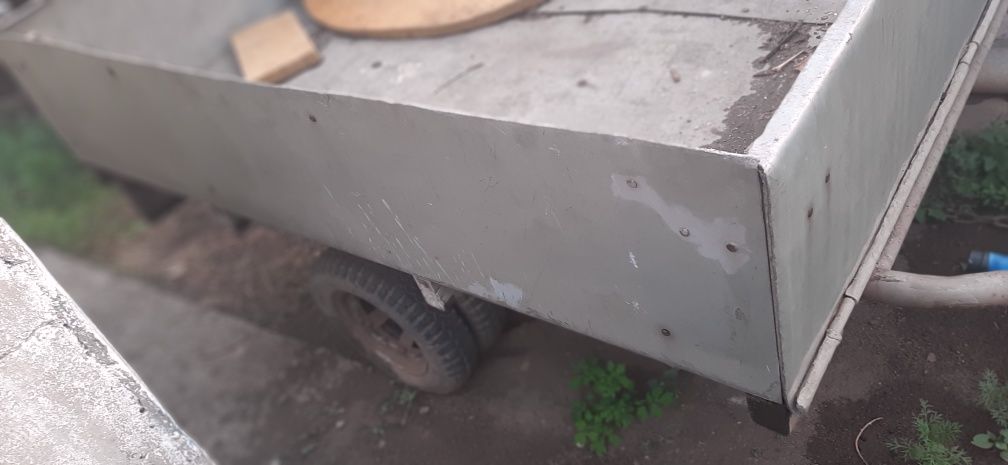 Прицеп легковой  196х 158см, дюралевый большой, 2 борта  раскладываютс
